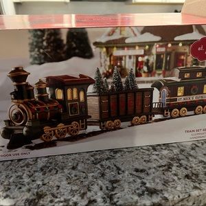 St. Nicholas Square illuminated train set of 3